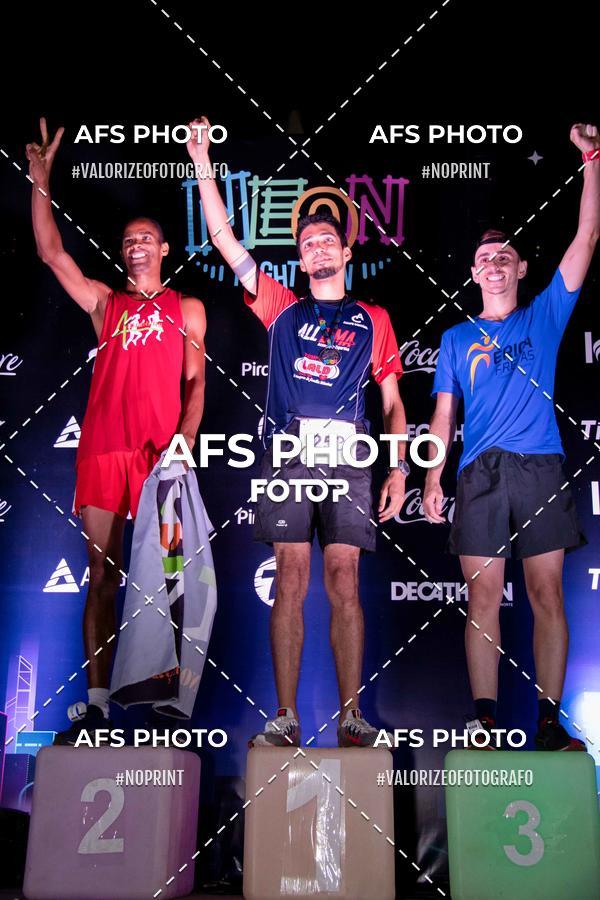 Achetez vos photos de l'vnementNeon Night Run 2019 - Belo Horizonte sur Fotop