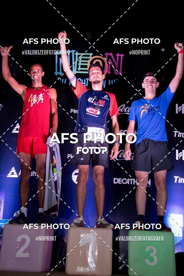 Achetez vos photos de l'vnementNeon Night Run 2019 - Belo Horizonte sur Fotop