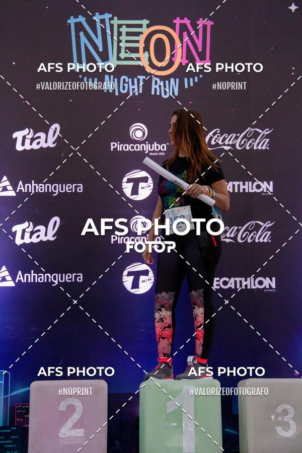 Achetez vos photos de l'vnementNeon Night Run 2019 - Belo Horizonte sur Fotop