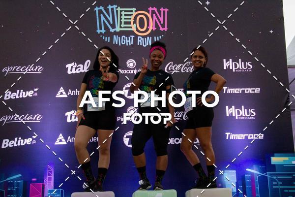 Achetez vos photos de l'vnementNeon Night Run 2019 - Belo Horizonte sur Fotop