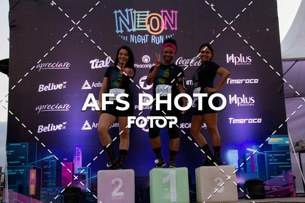 Achetez vos photos de l'vnementNeon Night Run 2019 - Belo Horizonte sur Fotop