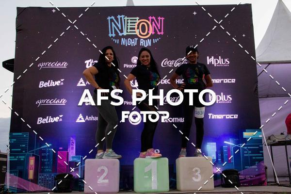 Achetez vos photos de l'vnementNeon Night Run 2019 - Belo Horizonte sur Fotop