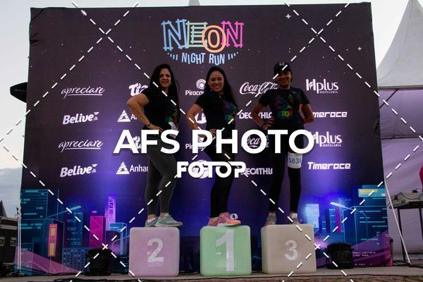 Achetez vos photos de l'vnementNeon Night Run 2019 - Belo Horizonte sur Fotop