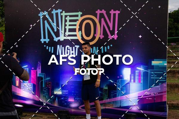 Achetez vos photos de l'vnementNeon Night Run 2019 - Belo Horizonte sur Fotop