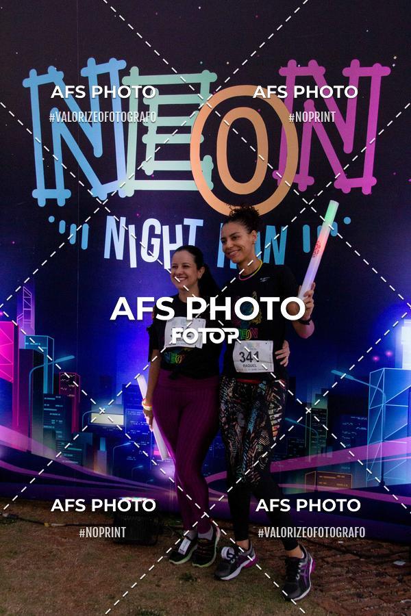 Achetez vos photos de l'vnementNeon Night Run 2019 - Belo Horizonte sur Fotop