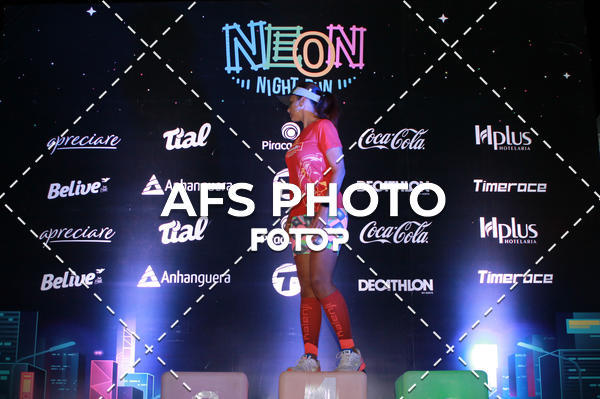 Achetez vos photos de l'vnementNeon Night Run 2019 - Belo Horizonte sur Fotop