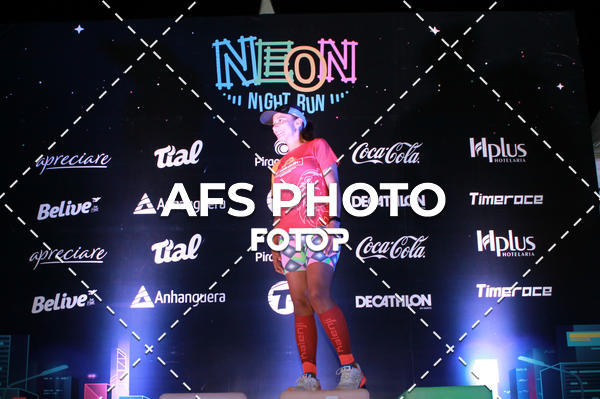 Achetez vos photos de l'vnementNeon Night Run 2019 - Belo Horizonte sur Fotop