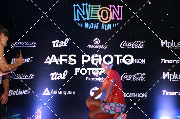 Achetez vos photos de l'vnementNeon Night Run 2019 - Belo Horizonte sur Fotop