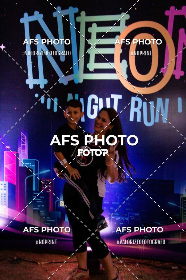 Achetez vos photos de l'vnementNeon Night Run 2019 - Belo Horizonte sur Fotop