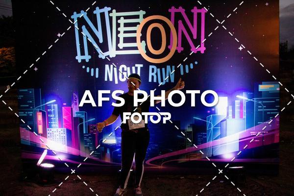 Compra tus fotos del eventoNeon Night Run 2019 - Belo Horizonte En Fotop