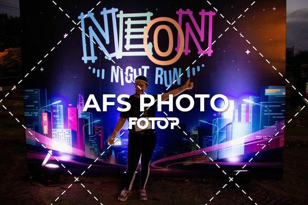 Compra tus fotos del eventoNeon Night Run 2019 - Belo Horizonte En Fotop