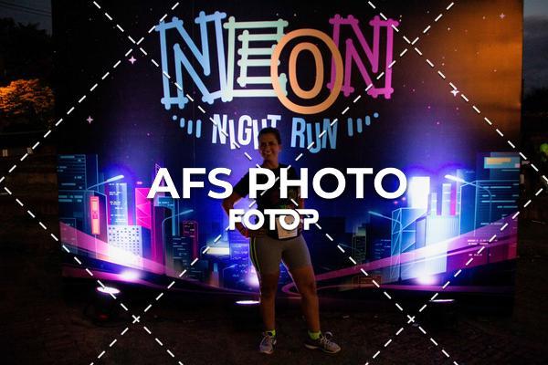 Achetez vos photos de l'vnementNeon Night Run 2019 - Belo Horizonte sur Fotop