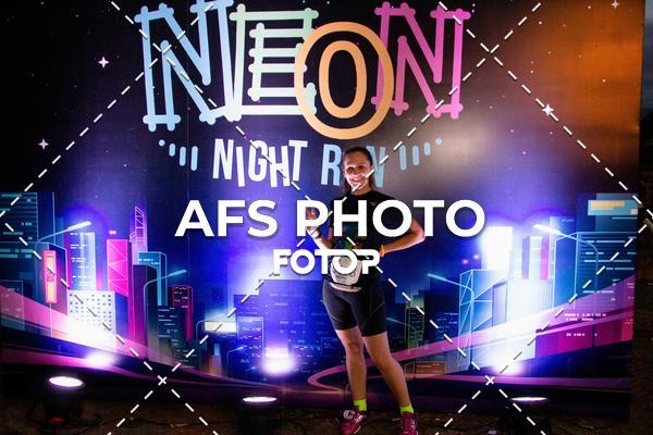 Achetez vos photos de l'vnementNeon Night Run 2019 - Belo Horizonte sur Fotop