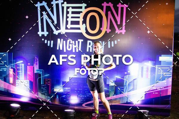 Achetez vos photos de l'vnementNeon Night Run 2019 - Belo Horizonte sur Fotop
