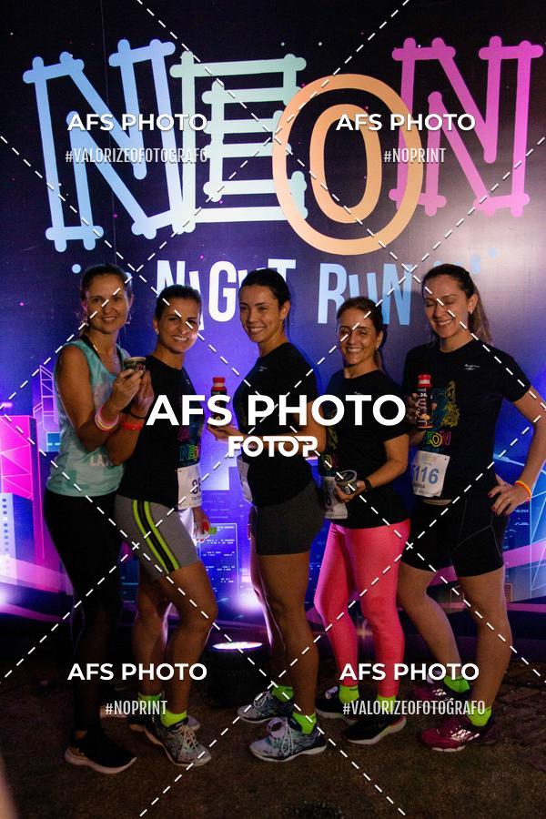 Achetez vos photos de l'vnementNeon Night Run 2019 - Belo Horizonte sur Fotop