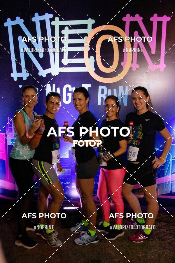 Achetez vos photos de l'vnementNeon Night Run 2019 - Belo Horizonte sur Fotop