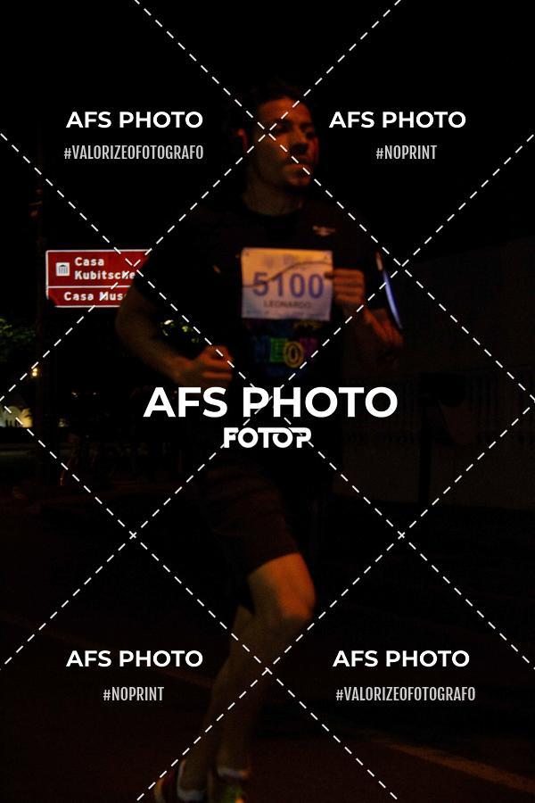 Achetez vos photos de l'vnementNeon Night Run 2019 - Belo Horizonte sur Fotop