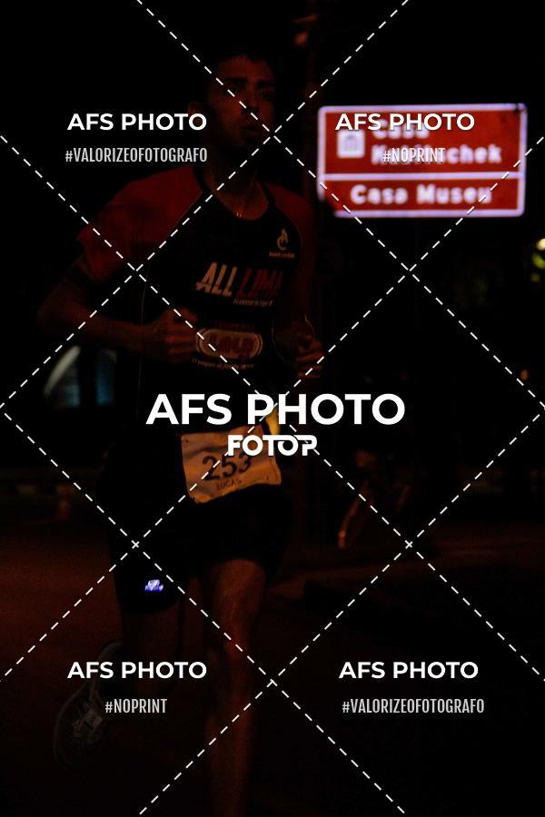 Achetez vos photos de l'vnementNeon Night Run 2019 - Belo Horizonte sur Fotop