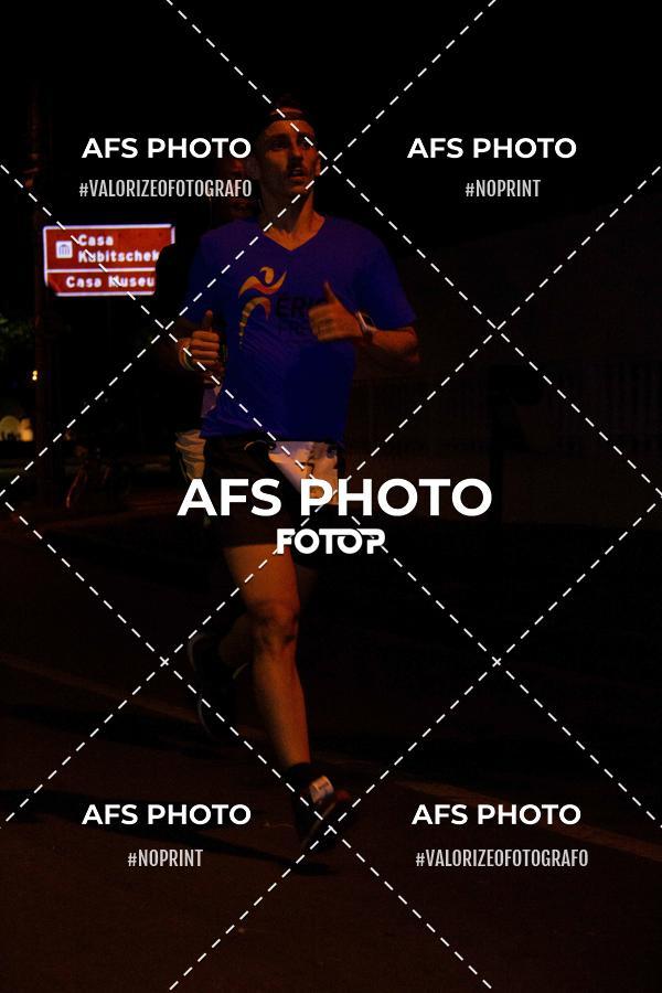 Achetez vos photos de l'vnementNeon Night Run 2019 - Belo Horizonte sur Fotop