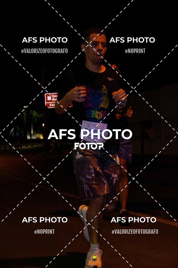 Achetez vos photos de l'vnementNeon Night Run 2019 - Belo Horizonte sur Fotop