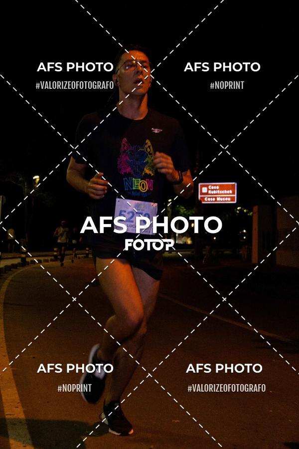 Achetez vos photos de l'vnementNeon Night Run 2019 - Belo Horizonte sur Fotop