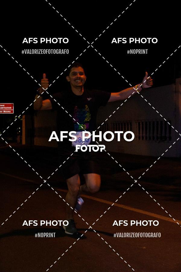 Achetez vos photos de l'vnementNeon Night Run 2019 - Belo Horizonte sur Fotop