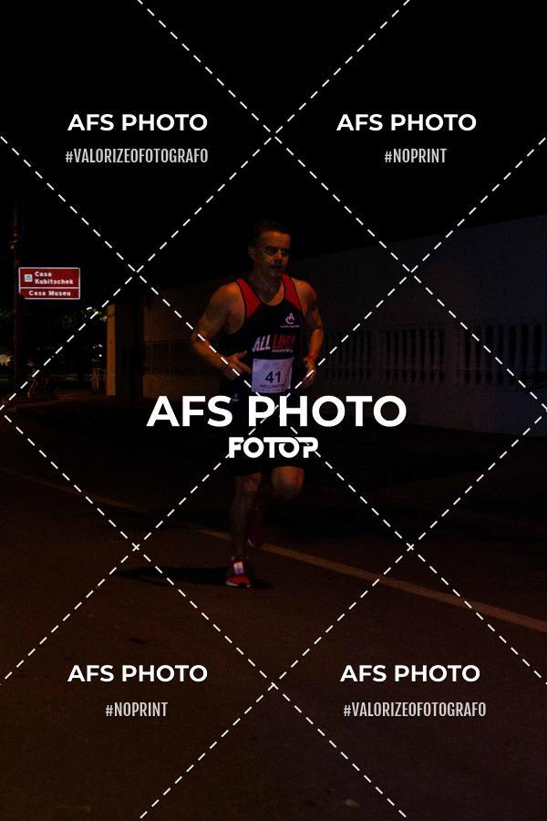 Achetez vos photos de l'vnementNeon Night Run 2019 - Belo Horizonte sur Fotop