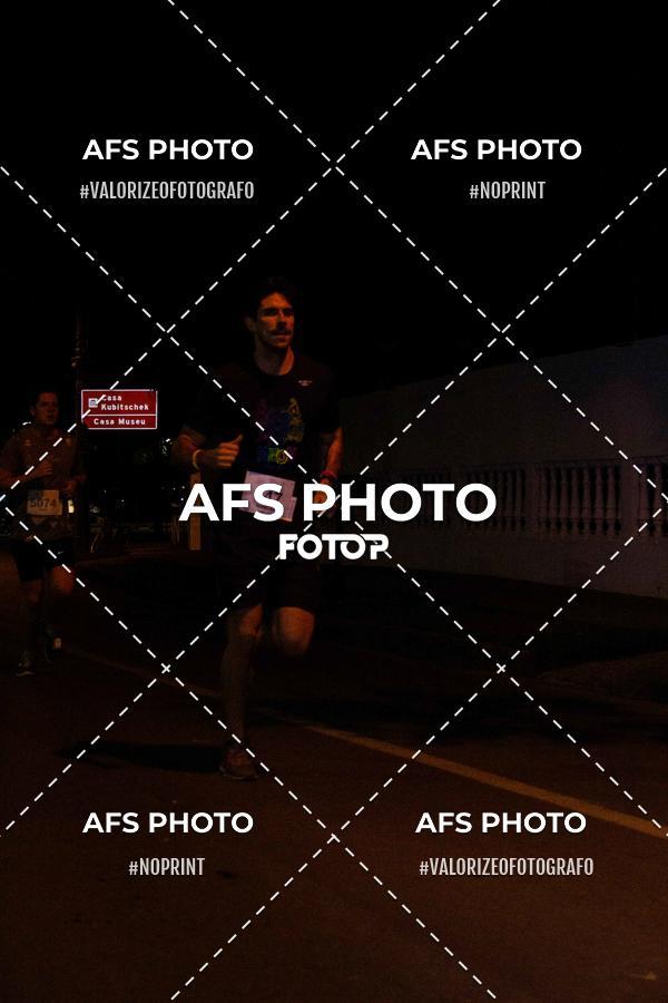 Achetez vos photos de l'vnementNeon Night Run 2019 - Belo Horizonte sur Fotop