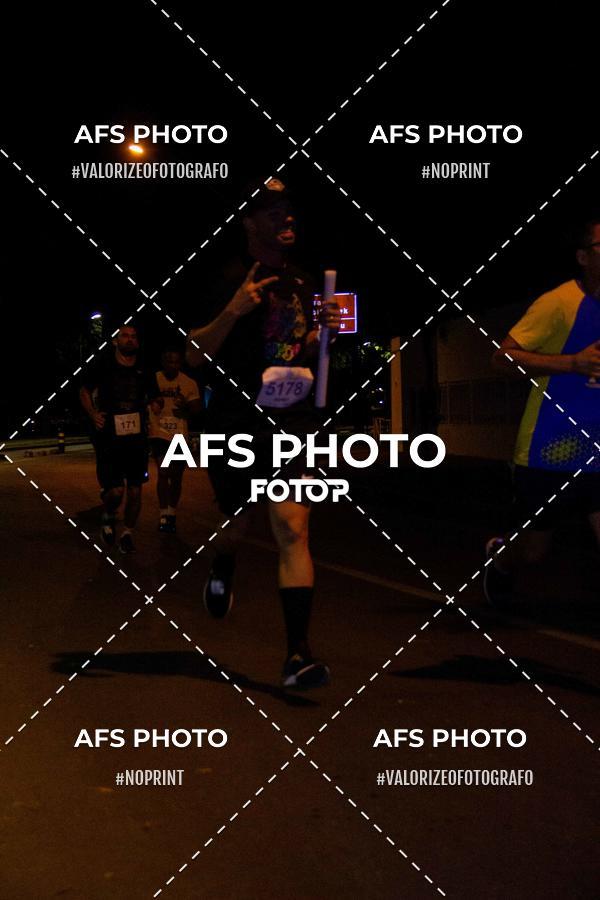 Achetez vos photos de l'vnementNeon Night Run 2019 - Belo Horizonte sur Fotop