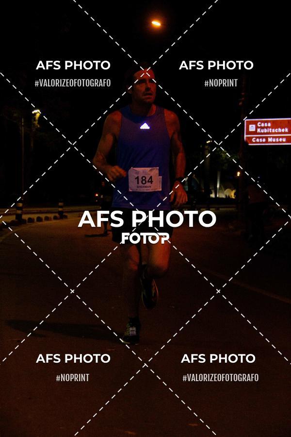 Achetez vos photos de l'vnementNeon Night Run 2019 - Belo Horizonte sur Fotop