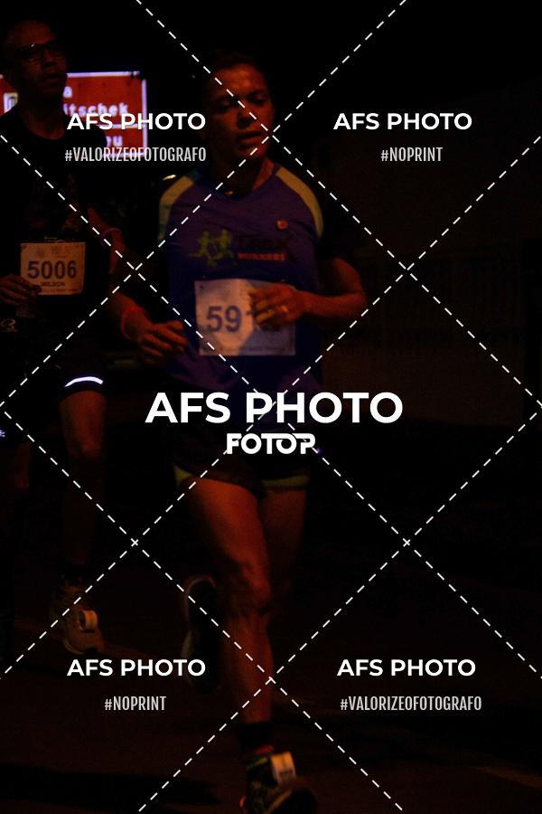 Achetez vos photos de l'vnementNeon Night Run 2019 - Belo Horizonte sur Fotop