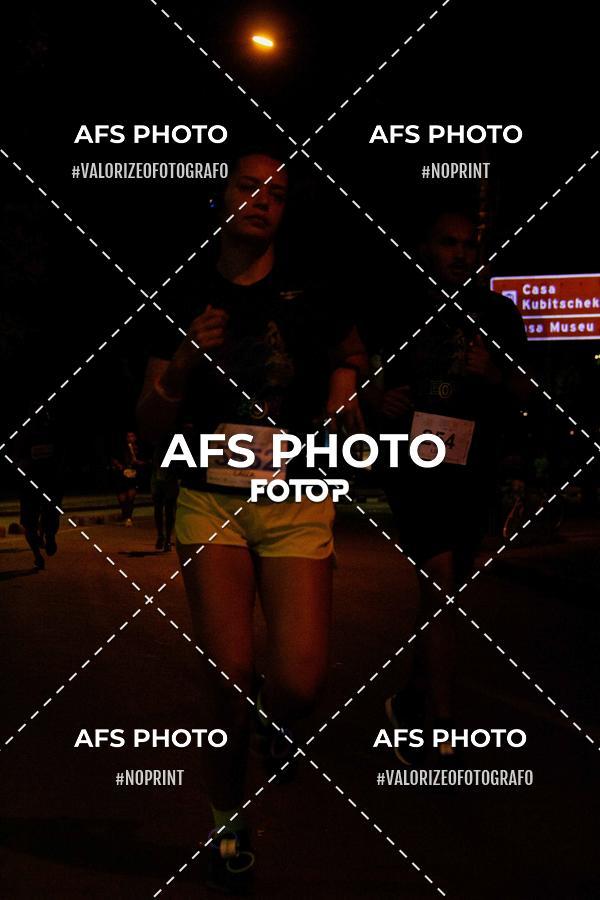 Achetez vos photos de l'vnementNeon Night Run 2019 - Belo Horizonte sur Fotop