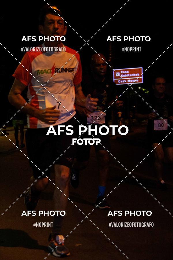 Achetez vos photos de l'vnementNeon Night Run 2019 - Belo Horizonte sur Fotop