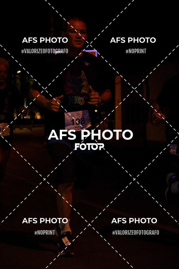 Achetez vos photos de l'vnementNeon Night Run 2019 - Belo Horizonte sur Fotop