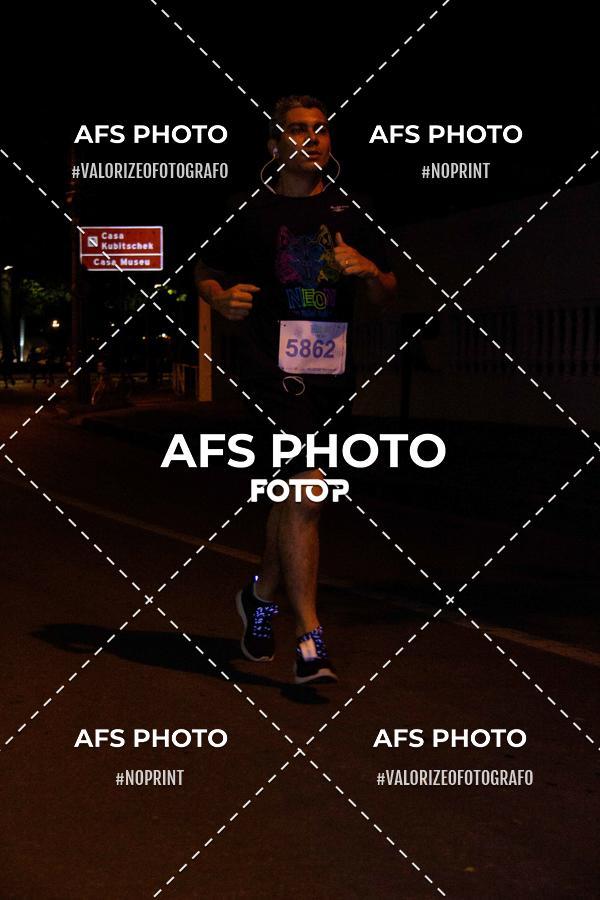 Buy your photos of the eventNeon Night Run 2019 - Belo Horizonte on Fotop