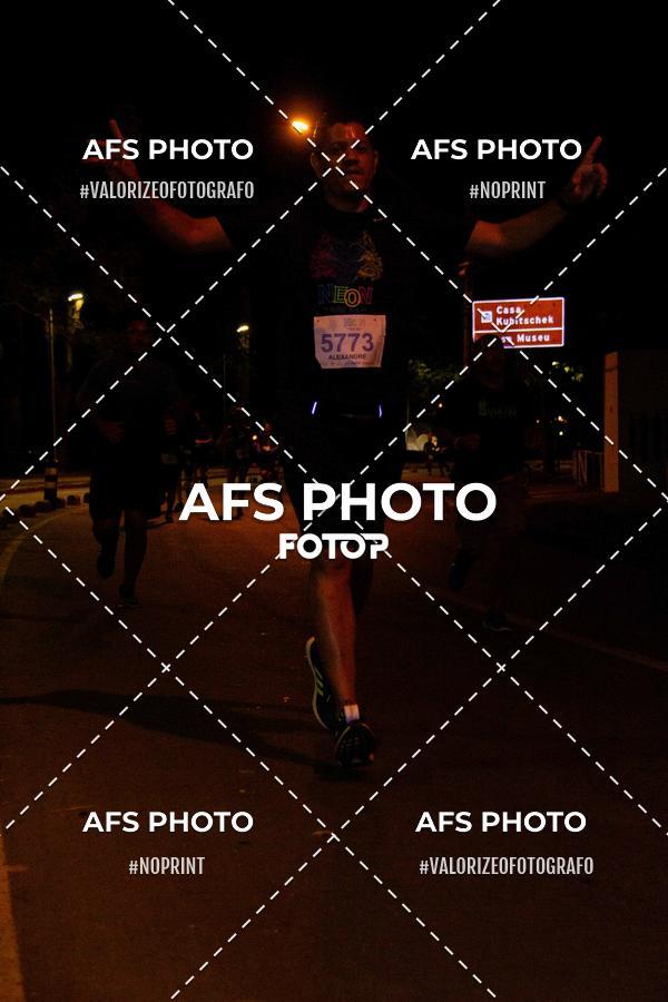 Buy your photos of the eventNeon Night Run 2019 - Belo Horizonte on Fotop