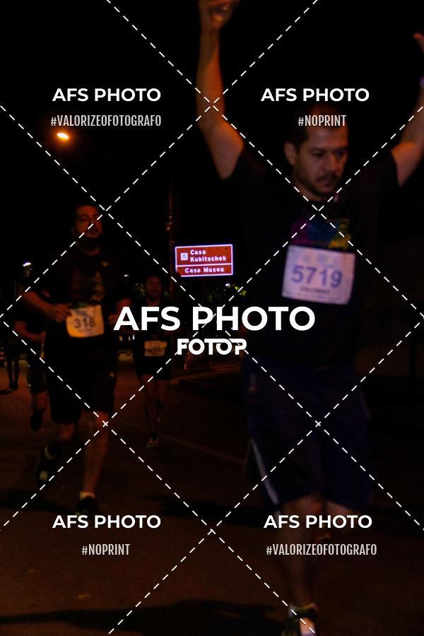 Buy your photos of the eventNeon Night Run 2019 - Belo Horizonte on Fotop