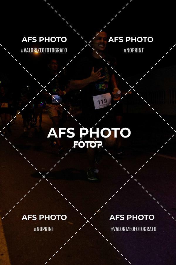 Achetez vos photos de l'vnementNeon Night Run 2019 - Belo Horizonte sur Fotop