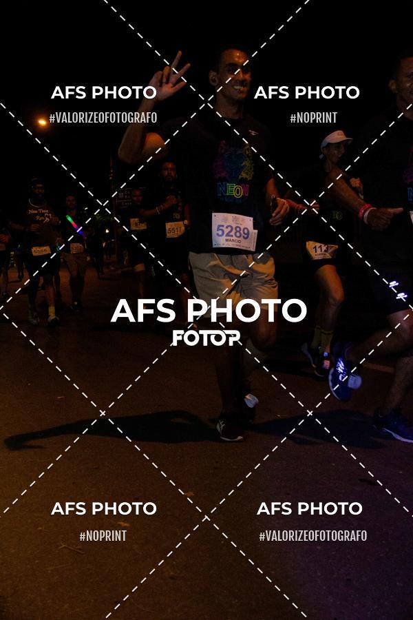 Achetez vos photos de l'vnementNeon Night Run 2019 - Belo Horizonte sur Fotop