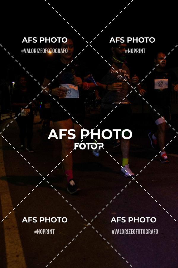 Achetez vos photos de l'vnementNeon Night Run 2019 - Belo Horizonte sur Fotop