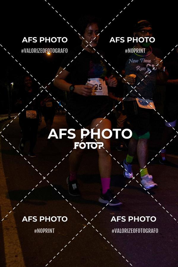 Achetez vos photos de l'vnementNeon Night Run 2019 - Belo Horizonte sur Fotop