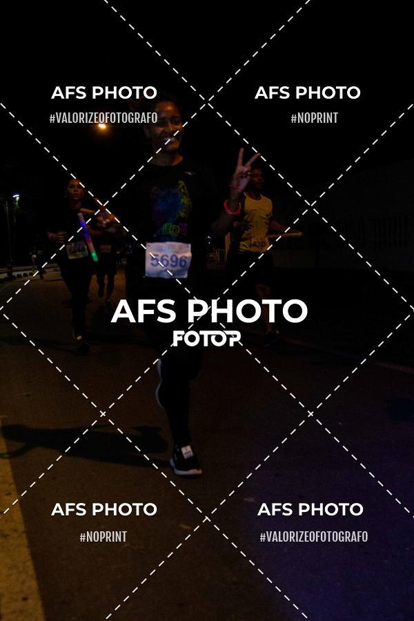 Achetez vos photos de l'vnementNeon Night Run 2019 - Belo Horizonte sur Fotop