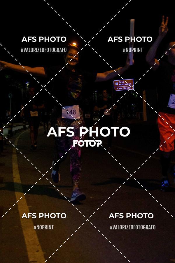 Achetez vos photos de l'vnementNeon Night Run 2019 - Belo Horizonte sur Fotop