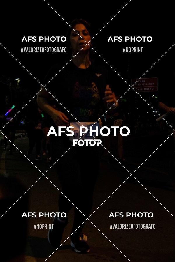 Achetez vos photos de l'vnementNeon Night Run 2019 - Belo Horizonte sur Fotop