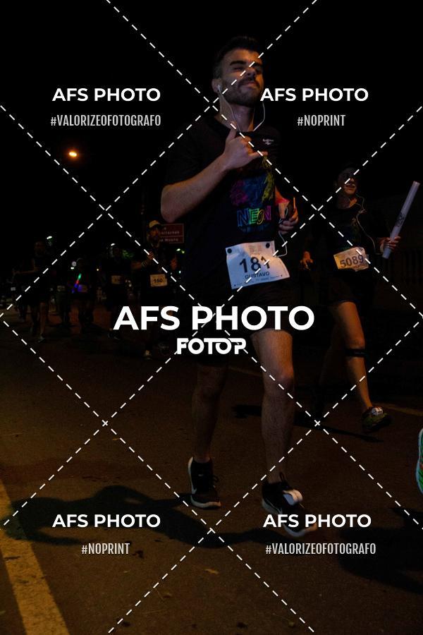 Achetez vos photos de l'vnementNeon Night Run 2019 - Belo Horizonte sur Fotop
