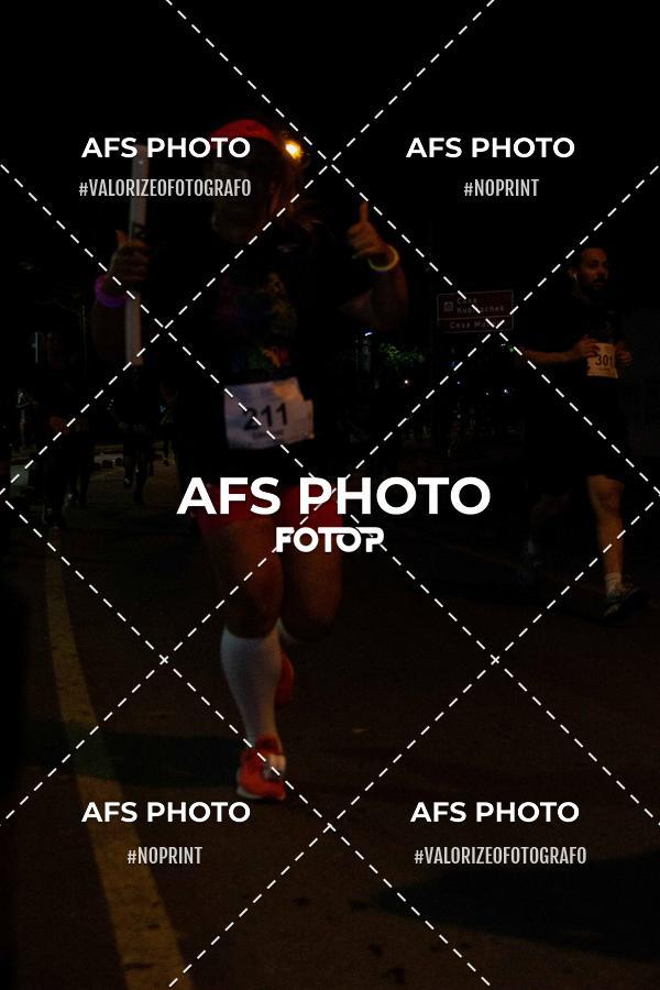 Achetez vos photos de l'vnementNeon Night Run 2019 - Belo Horizonte sur Fotop