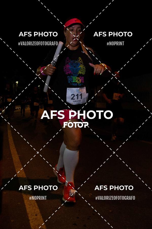 Achetez vos photos de l'vnementNeon Night Run 2019 - Belo Horizonte sur Fotop