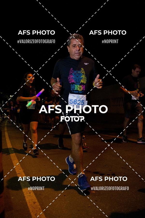 Buy your photos of the eventNeon Night Run 2019 - Belo Horizonte on Fotop