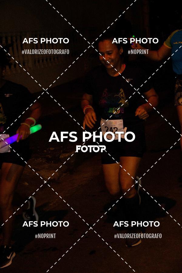 Achetez vos photos de l'vnementNeon Night Run 2019 - Belo Horizonte sur Fotop