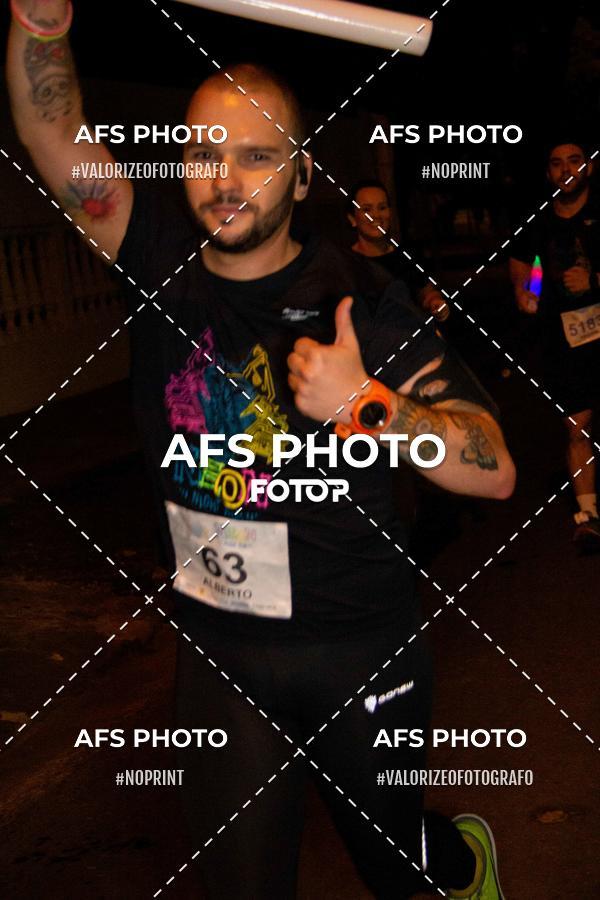 Achetez vos photos de l'vnementNeon Night Run 2019 - Belo Horizonte sur Fotop